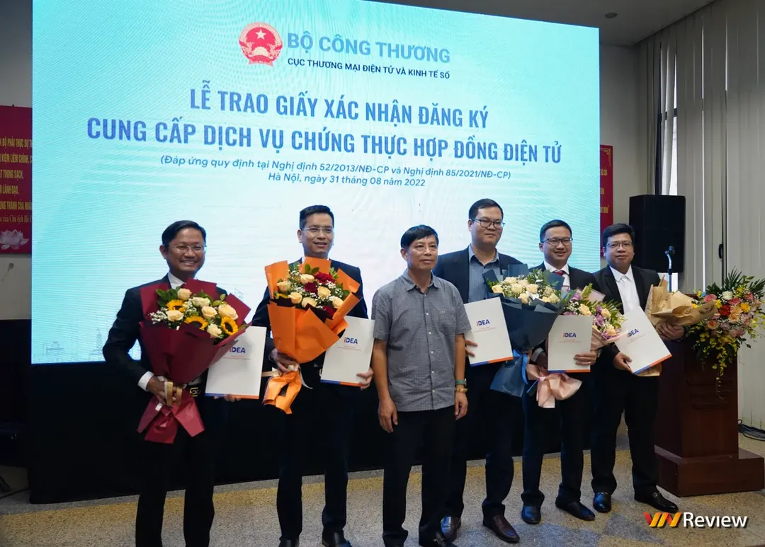 Tập đoàn công nghệ BKAV được Bộ Công Thương trao Giấy xác nhận đăng ký cung cấp dịch vụ chứng thực hợp đồng điện tử