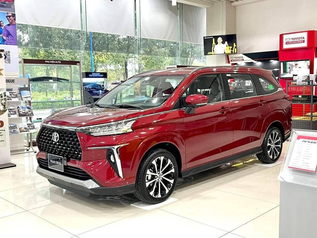 Toyota Innova Cross 2023 liên tục bán xe kèm lạc, liệu hãng xe có bất lực?