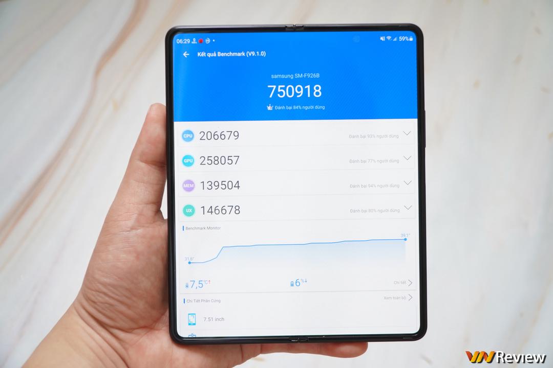 Trên tay Galaxy Z Fold 3 tại Việt Nam: camera ẩn dưới màn hình, chống nước IPX8, hỗ trợ S Pen Trên tay Galaxy Z Fold 3 tại Việt Nam: camera ẩn dưới màn hình, chống nước IPX8, hỗ trợ S Pen