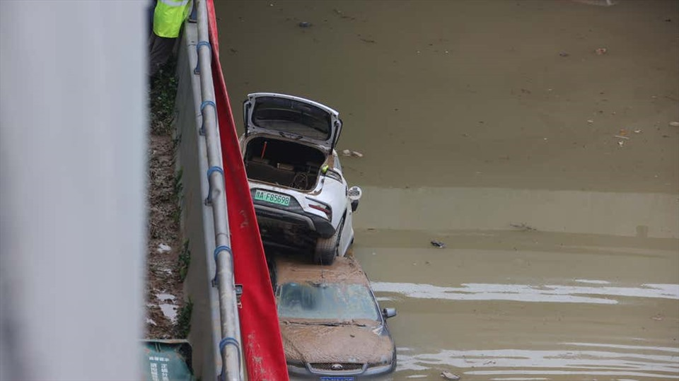 400.000 xác ô tô sau lũ lụt, Trung Quốc giờ có cả nghĩa địa ô tô 400.000 xác ô tô sau lũ lụt, Trung Quốc giờ có cả nghĩa địa ô tô