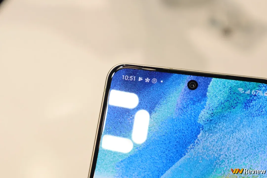 Trên tay Galaxy S21 FE 5G: tiếp nối chiến lược hướng đến fan, thiết kế lột xác so với đời trước Trên tay Galaxy S21 FE 5G: tiếp nối chiến lược hướng đến fan, thiết kế lột xác so với đời trước