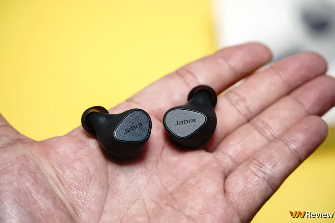 Đánh giá Jabra Elite 2 và Jabra Elite 3: cắt giảm hợp lý để có mức giá dễ tiếp cận Đánh giá Jabra Elite 2 và Jabra Elite 3: cắt giảm hợp lý để có mức giá dễ tiếp cận