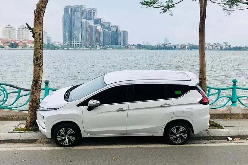 Chủ nhân pha đỗ xe ô tô gây sốt ở Hồ Tây bị phạt 1 triệu đồng Chủ nhân pha đỗ xe ô tô gây sốt ở Hồ Tây bị phạt 1 triệu đồng