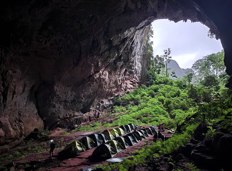 Hai ngày trekking hang Over và Pygmy khổng lồ vẫn còn ít người biết đến ở Quảng Bình Hai ngày trekking hang Over và Pygmy khổng lồ vẫn còn ít người biết đến ở Quảng Bình