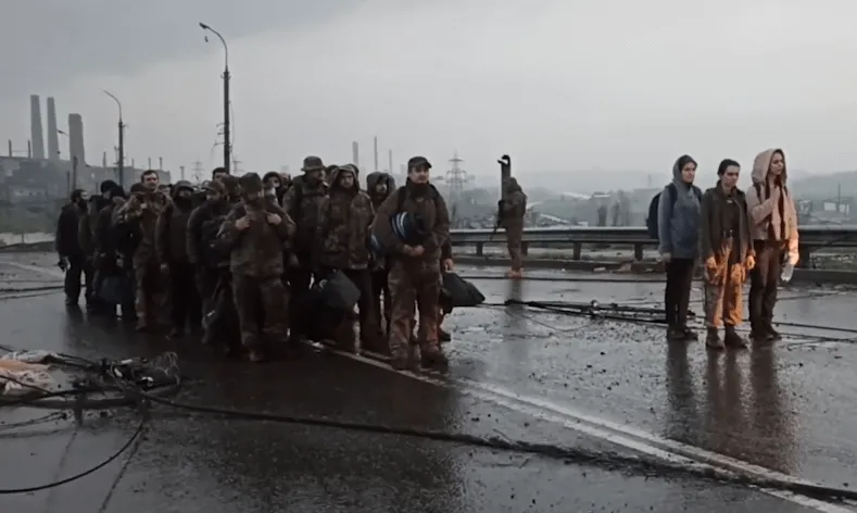 Bộ Quốc phòng Nga: đã kiểm soát hoàn toàn Nhà máy thép Azovstal, 531 người cuối cùng đã đầu hàng Bộ Quốc phòng Nga: đã kiểm soát hoàn toàn Nhà máy thép Azovstal, 531 người cuối cùng đã đầu hàng