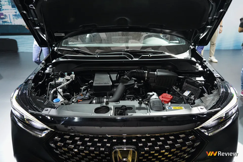 Honda HR-V ra mắt: 2 phiên bản, giá từ 826 triệu đồng Honda HR-V ra mắt: 2 phiên bản, giá từ 826 triệu đồng