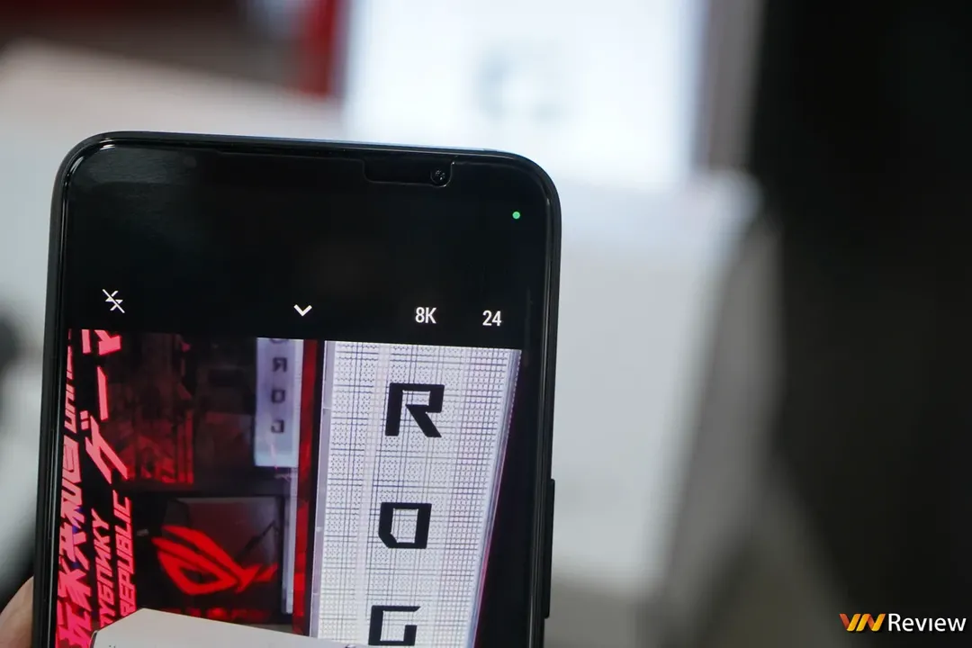 Trên tay Asus ROG Phone 6 và 6 Pro: điện thoại mạnh nhất thế giới, nhiều thông số trội hơn cả laptop  Trên tay Asus ROG Phone 6 và 6 Pro: điện thoại mạnh nhất thế giới, nhiều thông số trội hơn cả laptop
