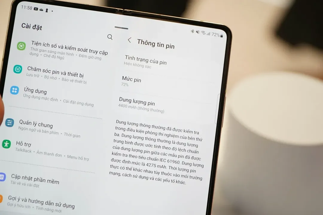 Trên tay Galaxy Z Fold 4: Bình không đổi nhiều nhưng rượu đã thơm hơn Trên tay Galaxy Z Fold 4: Bình không đổi nhiều nhưng rượu đã thơm hơn