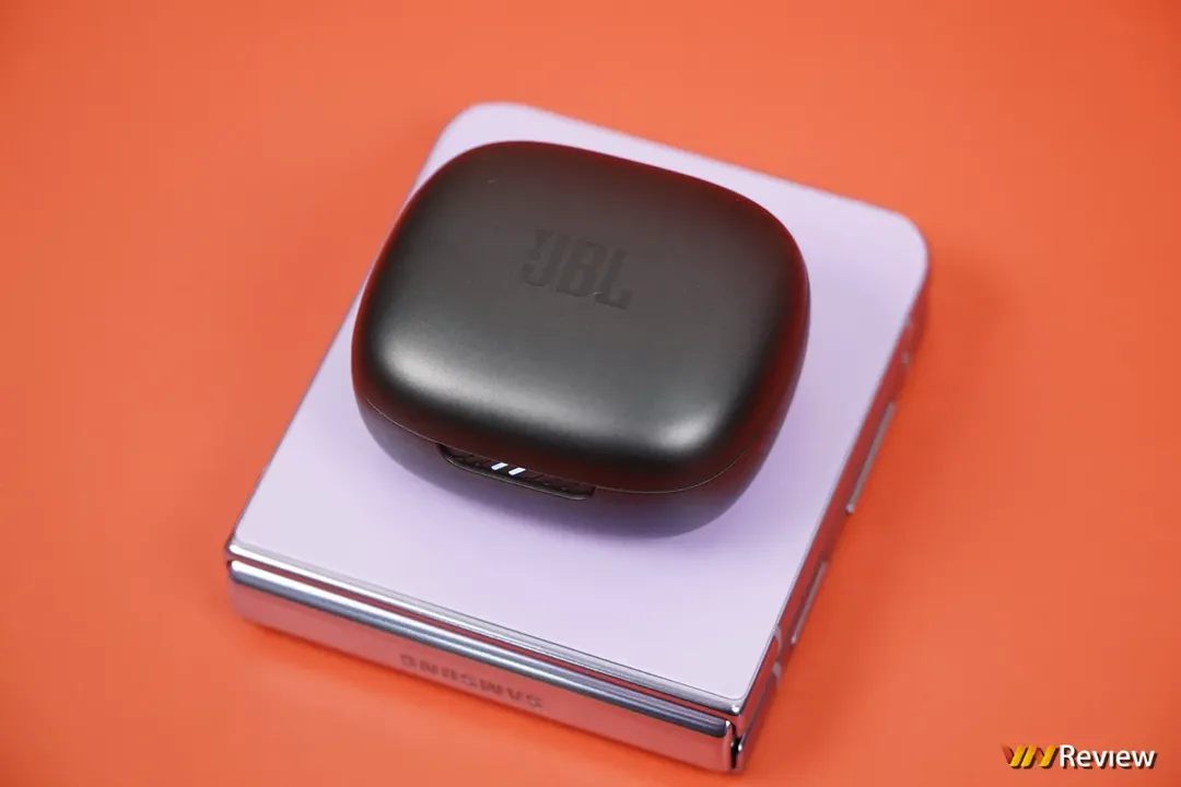 Đánh giá JBL Live Pro 2: nâng cấp lớn cả về chống ồn, chất âm lẫn thời lượng pin Đánh giá JBL Live Pro 2: nâng cấp lớn cả về chống ồn, chất âm lẫn thời lượng pin