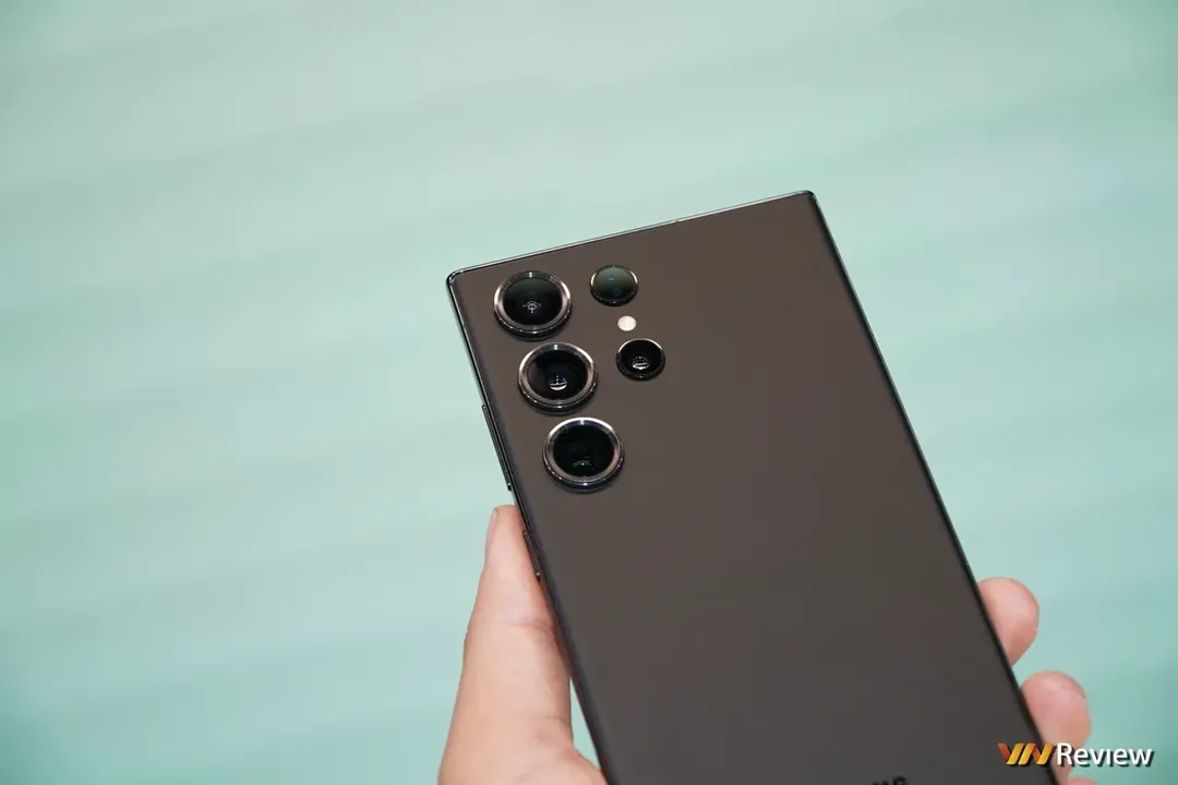 Trải nghiệm Galaxy S23 Ultra: tiếp tục chiến lược hợp nhất Note và S, camera 200MP hứa hẹn tạo cuộc đua mới trong giới smartphone   Trải nghiệm Galaxy S23 Ultra: tiếp tục chiến lược hợp nhất Note và S, camera 200MP hứa hẹn tạo cuộc đua mới trong giới smartphone