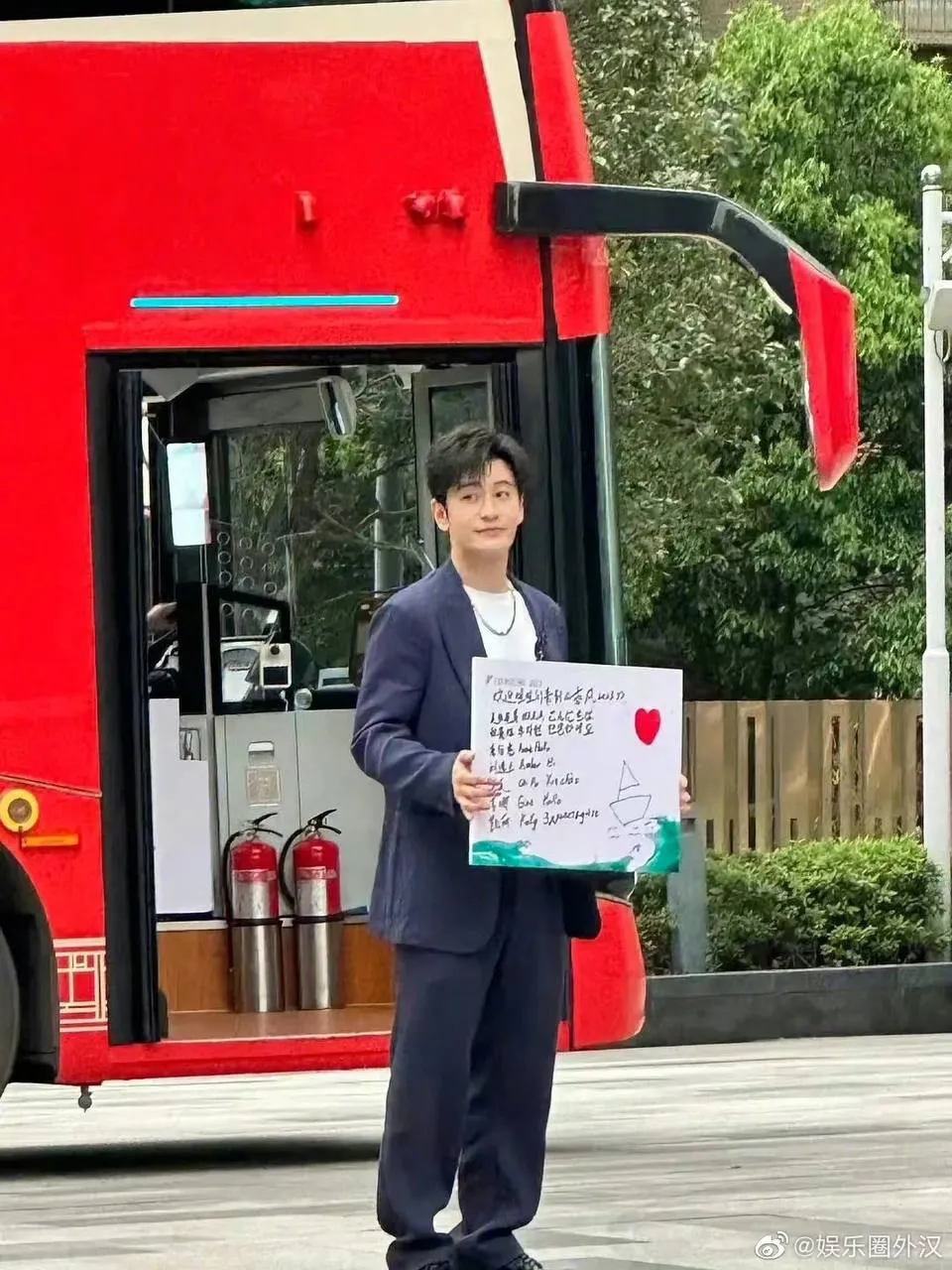 Thực hư tin đồn Chi Pu tham gia game show âm nhạc Trung Quốc, được Huỳnh Hiểu Minh cầm biển đón đi thi Thực hư tin đồn Chi Pu tham gia game show âm nhạc Trung Quốc, được Huỳnh Hiểu Minh cầm biển đón đi thi