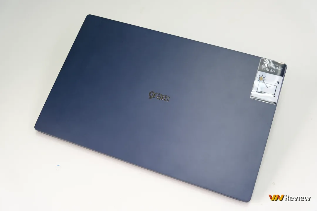 Đánh giá LG gram SuperSlim: nâng tầm cuộc chơi ultrabook siêu mỏng nhẹ Đánh giá LG gram SuperSlim: nâng tầm cuộc chơi ultrabook siêu mỏng nhẹ