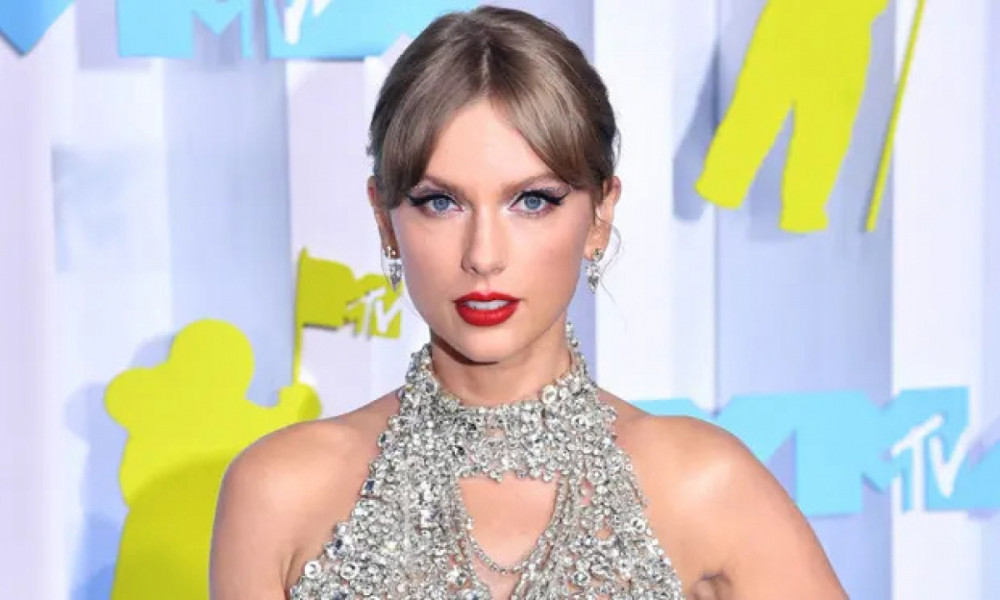 Taylor Swift thành nữ nghệ sĩ đầu tiên có 100 triệu người nghe Spotify hàng tháng Taylor Swift thành nữ nghệ sĩ đầu tiên có 100 triệu người nghe Spotify hàng tháng