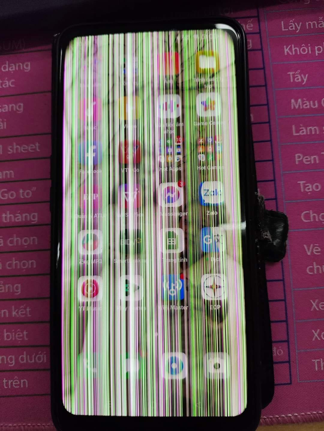 Theo bước Samsung, dạo này lại thấy nhiều máy vivo bị sọc màn hình quá anh em ạ! Theo bước Samsung, dạo này lại thấy nhiều máy vivo bị sọc màn hình quá anh em ạ!