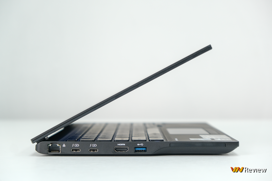 Đánh giá Fujitsu FMV MH 14”: Trợ lý linh hoạt cho những ngày bận rộn Đánh giá Fujitsu FMV MH 14”: Trợ lý linh hoạt cho những ngày bận rộn