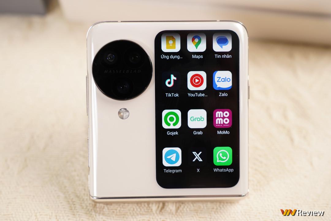 Mở hộp Oppo Find N3 và Find N3 Flip vừa ra mắt tại Việt Nam: khi Oppo “tuyên chiến” với Samsung Mở hộp Oppo Find N3 và Find N3 Flip vừa ra mắt tại Việt Nam: khi Oppo “tuyên chiến” với Samsung