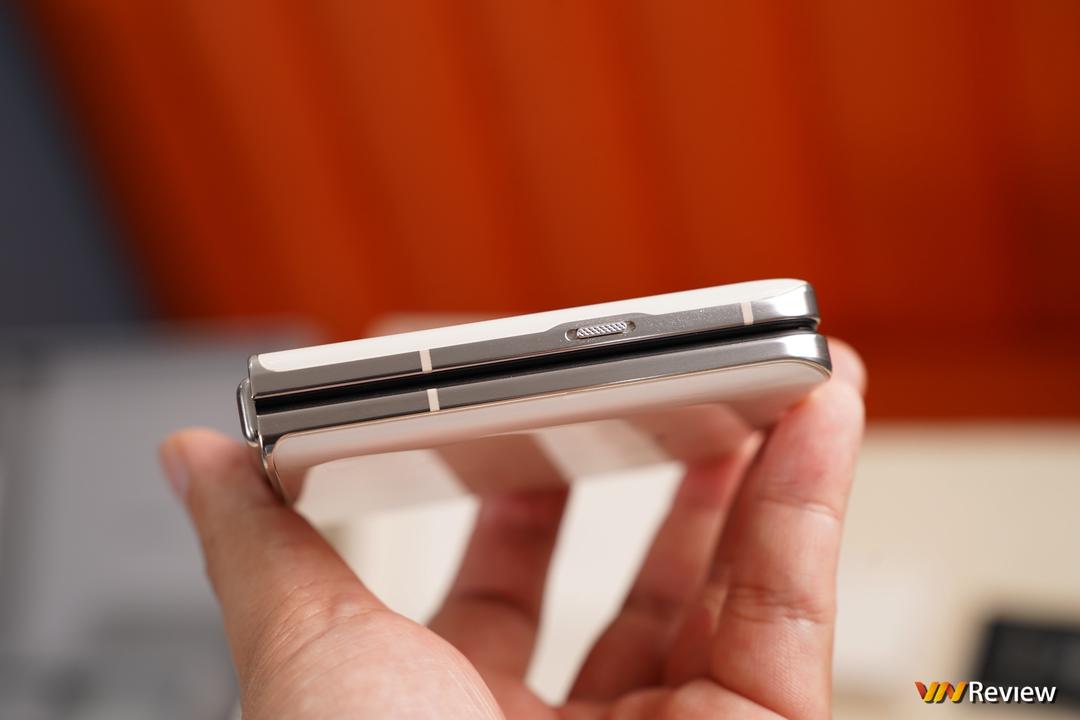 Mở hộp Oppo Find N3 và Find N3 Flip vừa ra mắt tại Việt Nam: khi Oppo “tuyên chiến” với Samsung Mở hộp Oppo Find N3 và Find N3 Flip vừa ra mắt tại Việt Nam: khi Oppo “tuyên chiến” với Samsung