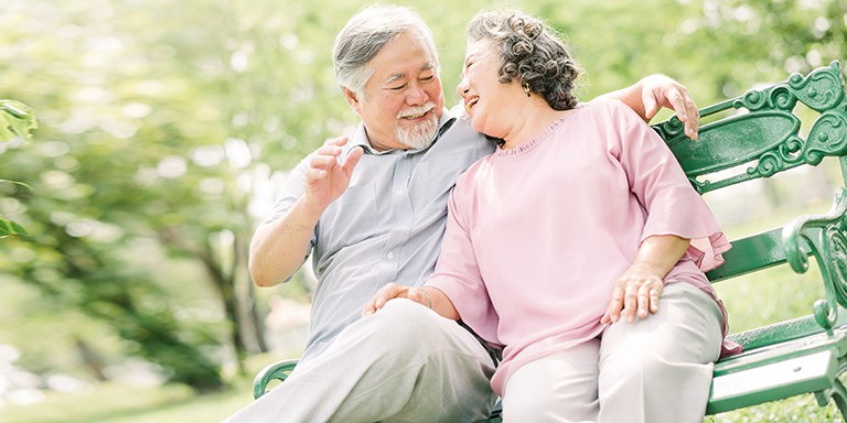 Phải đổi số điện thoại chỉ vì lỡ miệng khoe lương hưu 24 triệu đồng/tháng, đừng dại mà khoe lương với bạn cũ khi đi họp lớp  Phải đổi số điện thoại chỉ vì lỡ miệng khoe lương hưu 24 triệu đồng/tháng, đừng dại mà khoe lương với bạn cũ khi đi họp lớp