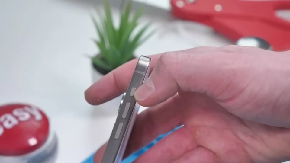 Chiếc điện thoại giống iPhone 15 Pro Max tới 90%, giá chỉ 220 USD Chiếc điện thoại giống iPhone 15 Pro Max tới 90%, giá chỉ 220 USD