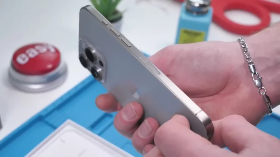 Chiếc điện thoại giống iPhone 15 Pro Max tới 90%, giá chỉ 220 USD Chiếc điện thoại giống iPhone 15 Pro Max tới 90%, giá chỉ 220 USD