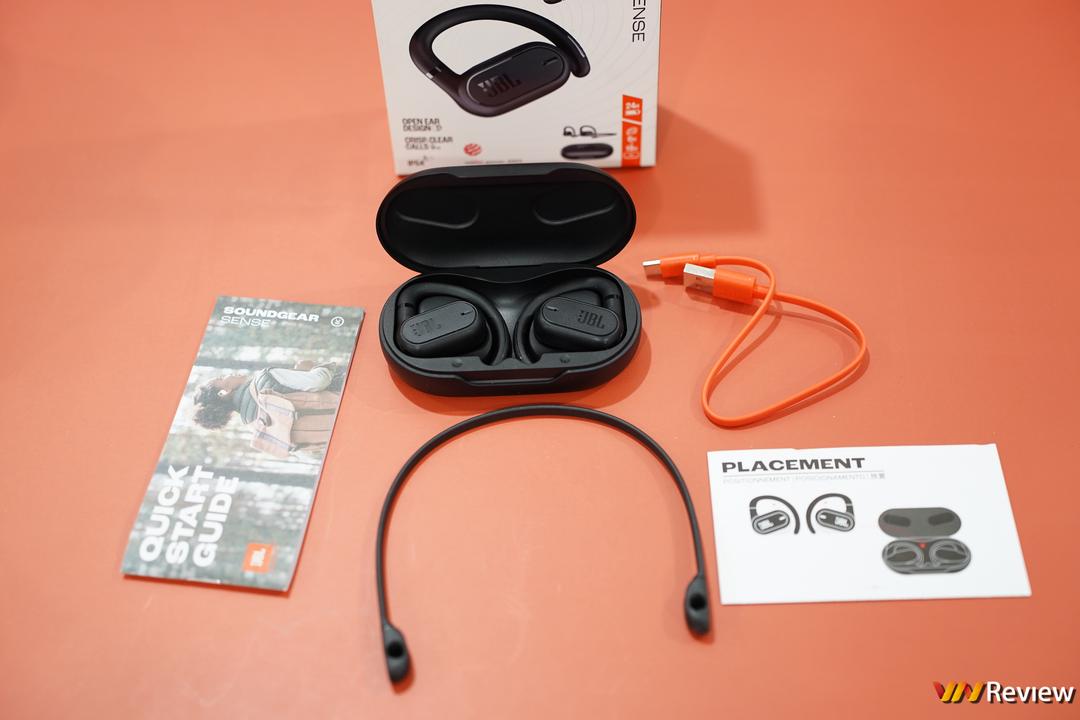 Đánh giá JBL Soundgear Sense: tai nghe thiết kế mở chuẩn bài cho người thích thể thao, yêu âm nhạc Đánh giá JBL Soundgear Sense: tai nghe thiết kế mở chuẩn bài cho người thích thể thao, yêu âm nhạc