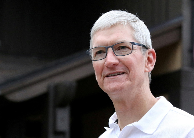CEO Apple Tim Cook bất ngờ đến Việt Nam CEO Apple Tim Cook bất ngờ đến Việt Nam