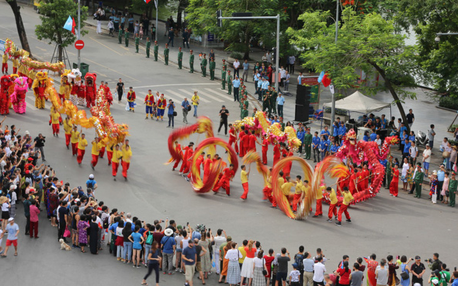 Hà Nội mở phố đi bộ hồ Gươm xuyên lễ 30/4 - 1/5 Hà Nội mở phố đi bộ hồ Gươm xuyên lễ 30/4 - 1/5