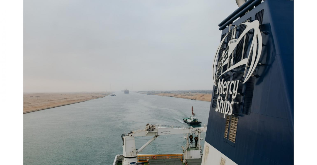 Kênh đào Suez lại bị tắc, may tàu container đã được giải cứu ngay sau đó Kênh đào Suez lại bị tắc, may tàu container đã được giải cứu ngay sau đó