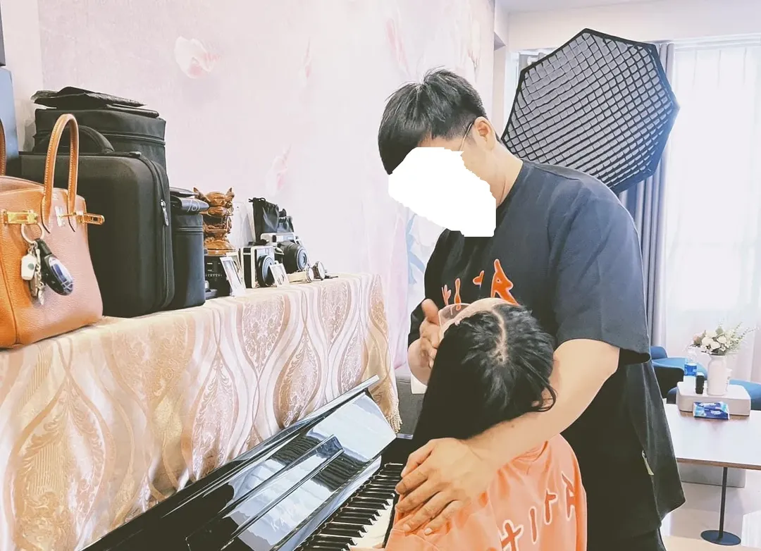 Anna Bắc Giang lên tiếng “thanh minh” tập 2, cho rằng việc thuê bố giả, họ hàng giả là chuyện “rất bình thường”  Anna Bắc Giang lên tiếng “thanh minh” tập 2, cho rằng việc thuê bố giả, họ hàng giả là chuyện “rất bình thường”
