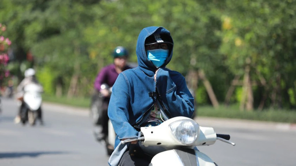 Nắng nóng đặc biệt gay gắt trong ngày hôm nay (25/04) ở nhiều nơi trên cả nước Nắng nóng đặc biệt gay gắt trong ngày hôm nay (25/04) ở nhiều nơi trên cả nước
