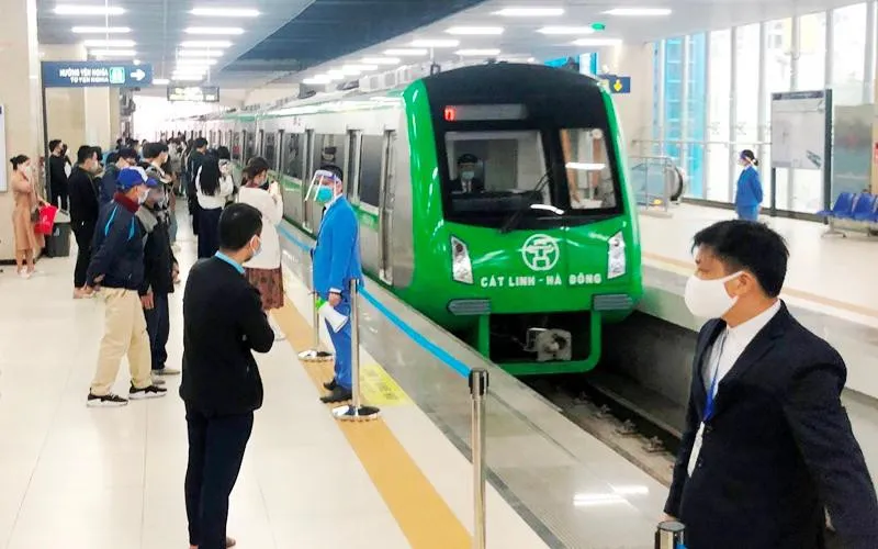 Doanh thu vé đường sắt Cát Linh - Hà Đông 2022 dự kiến 76 tỷ, chở hơn 90 khách/lượt. Ngày hoàn vốn 18.000 tỷ còn xa lắm Doanh thu vé đường sắt Cát Linh - Hà Đông 2022 dự kiến 76 tỷ, chở hơn 90 khách/lượt. Ngày hoàn vốn 18.000 tỷ còn xa lắm