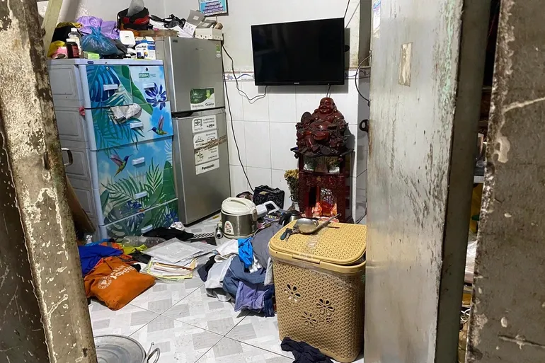 Bi kịch trong phòng trọ ở TP Thủ Đức: Cả nhà 4 người thì 3 người tử vong, 1 người nguy kịch, nghi do ngạt khí Bi kịch trong phòng trọ ở TP Thủ Đức: Cả nhà 4 người thì 3 người tử vong, 1 người nguy kịch, nghi do ngạt khí