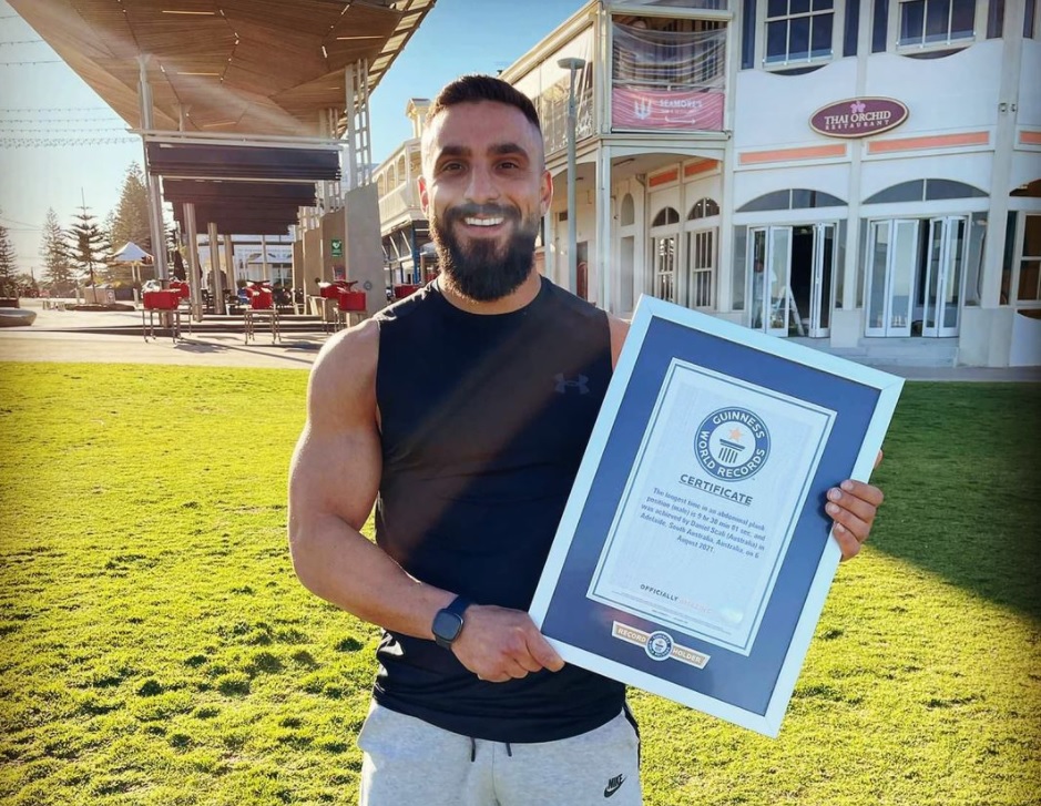 Người đàn ông vừa lập kỷ lục plank lâu nhất thế giới 9 giờ 30 phút chỉ tập trong 1 năm Người đàn ông vừa lập kỷ lục plank lâu nhất thế giới 9 giờ 30 phút chỉ tập trong 1 năm