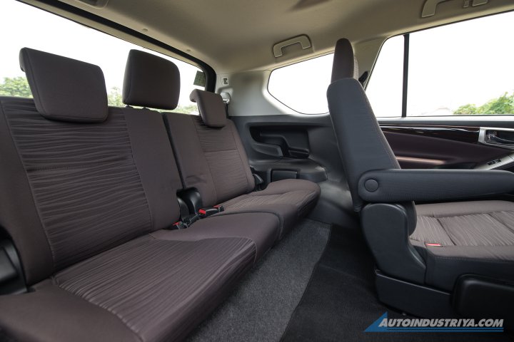 Trải nghiệm Toyota Innova 2.8 V 6AT (2021): Ít thay đổi, thiết kế bảo thủ Trải nghiệm Toyota Innova 2.8 V 6AT (2021): Ít thay đổi, thiết kế bảo thủ