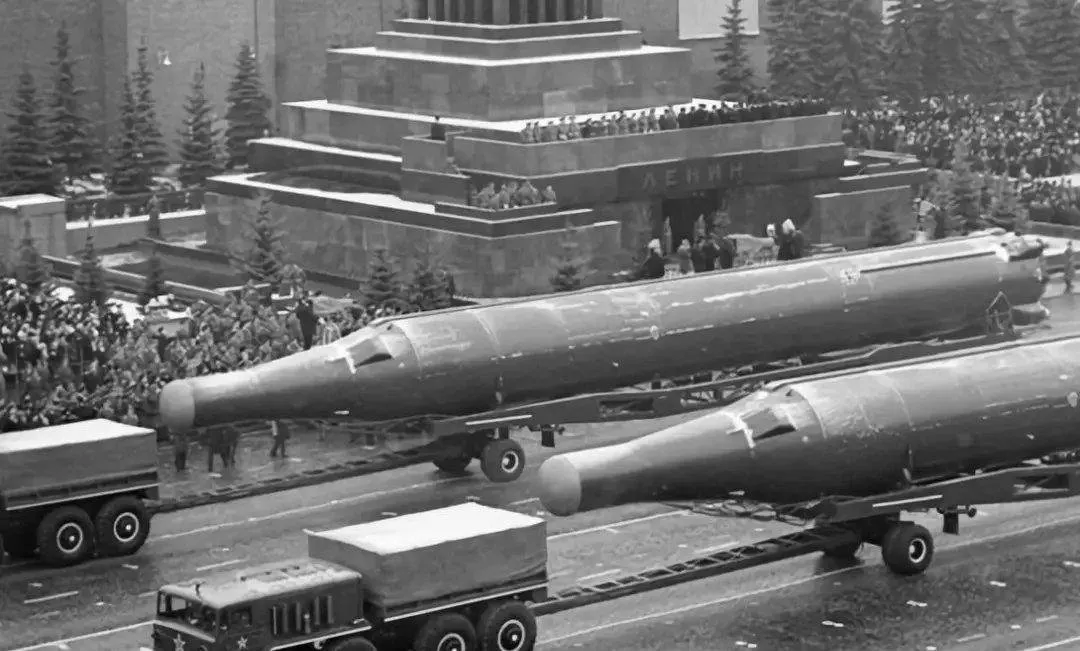 Sức mạnh quân sự Liên Xô thời đỉnh cao đáng sợ đến mức nào? Có thể tiếp quản toàn bộ châu Âu trong 7 ngày  Sức mạnh quân sự Liên Xô thời đỉnh cao đáng sợ đến mức nào? Có thể tiếp quản toàn bộ châu Âu trong 7 ngày