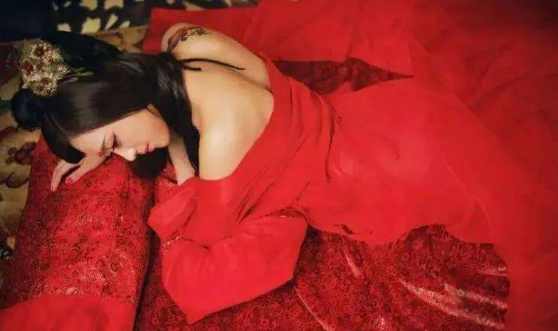 Thần thiếp thời xưa có quá nhiều thủ đoạn trong cách hầu hạ giường chiếu, thảo nào hoàng đế Trung Quốc tuổi thọ ngắn Thần thiếp thời xưa có quá nhiều thủ đoạn trong cách hầu hạ giường chiếu, thảo nào hoàng đế Trung Quốc tuổi thọ ngắn