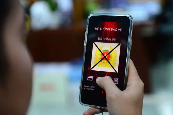 Mất gần 2 tỉ đồng sau khi tải app Bộ Công an fake, chiêu lừa cũ nhưng vẫn nhiều người sập bẫy Mất gần 2 tỉ đồng sau khi tải app Bộ Công an fake, chiêu lừa cũ nhưng vẫn nhiều người sập bẫy