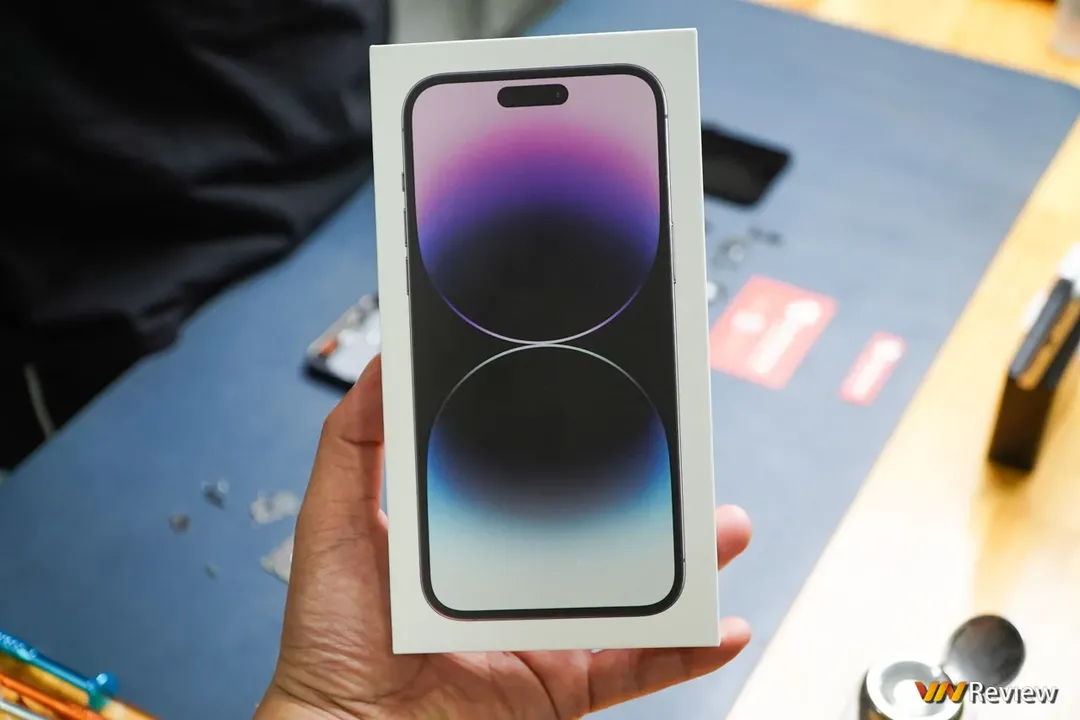 Mổ iPhone 14 Pro Max đầu tiên tại Việt Nam, phát hiện chi tiết Apple “giấu nhẹm” trong buổi ra mắt Mổ iPhone 14 Pro Max đầu tiên tại Việt Nam, phát hiện chi tiết Apple “giấu nhẹm” trong buổi ra mắt