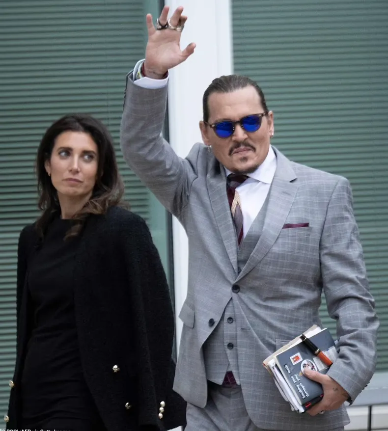 Johnny Depp hẹn hò với nữ luật sư đã giúp tài tử chống lại Amber Heard Johnny Depp hẹn hò với nữ luật sư đã giúp tài tử chống lại Amber Heard