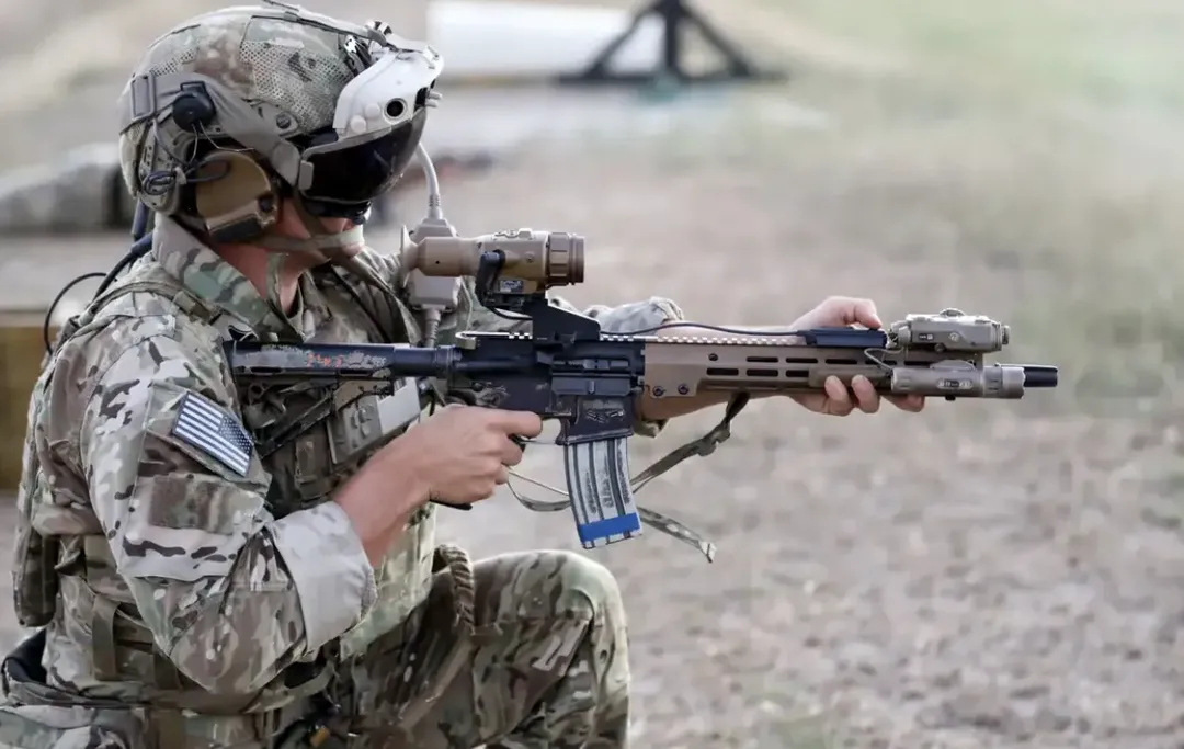 Lính Mỹ nôn ói, sợ nguy hiểm tính mạng khi dùng kính HoloLens của Microsoft  Lính Mỹ nôn ói, sợ nguy hiểm tính mạng khi dùng kính HoloLens của Microsoft