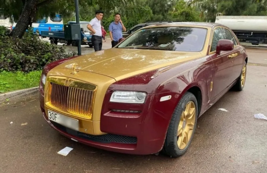 Không ai đặt cọc, buổi đấu giá siêu xe Rolls-Royce Ghost mạ vàng của ông Trịnh Văn Quyết bị hủy Không ai đặt cọc, buổi đấu giá siêu xe Rolls-Royce Ghost mạ vàng của ông Trịnh Văn Quyết bị hủy