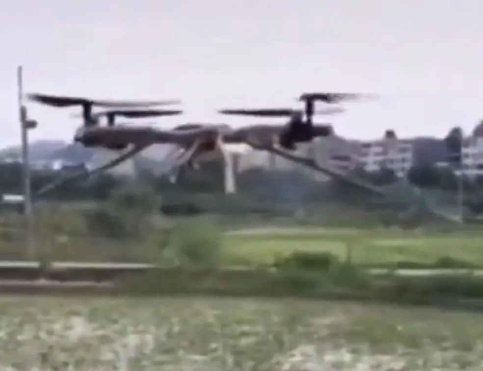 Không tin nổi có người làm drone bằng cành củi, tuy thô sơ mà lại bay được! Không tin nổi có người làm drone bằng cành củi, tuy thô sơ mà lại bay được!