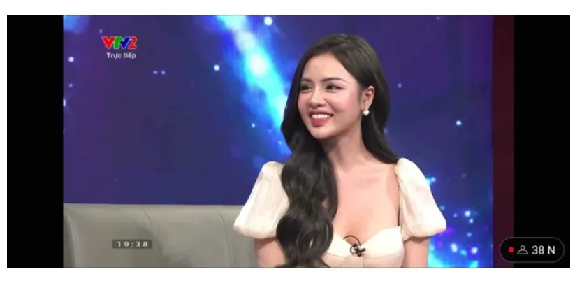 Vừa nổi tiếng vì nhan sắc, hotgirl Nóng cùng World Cup lại tiếp tục gây chú ý với bình luận ngô nghê Vừa nổi tiếng vì nhan sắc, hotgirl Nóng cùng World Cup lại tiếp tục gây chú ý với bình luận ngô nghê