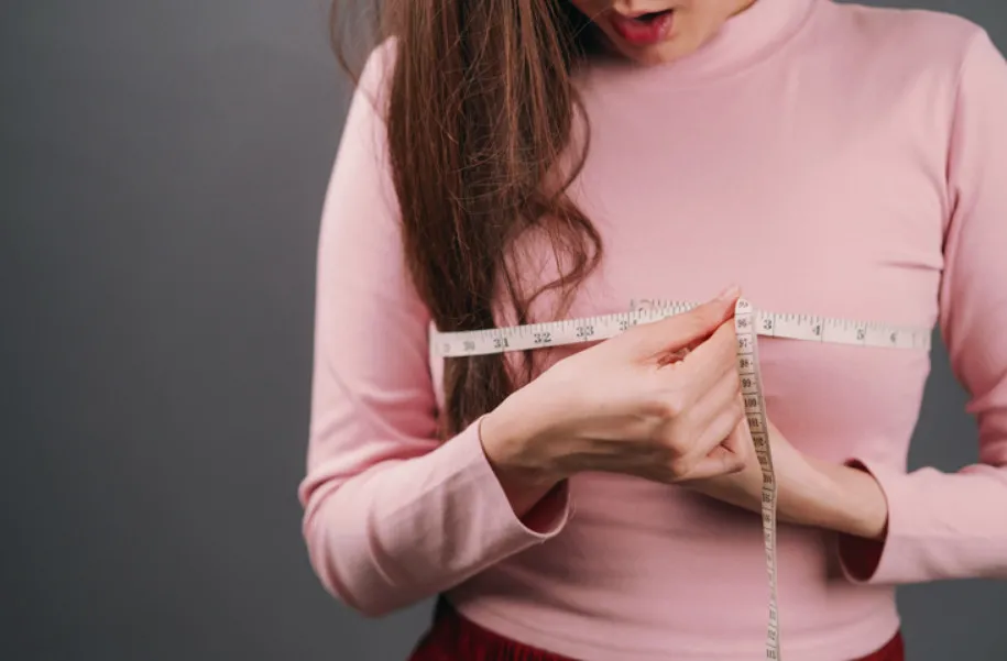 Giả thuyết mới về lý do tại sao nhiều nam giới lại thích phụ nữ có ngực to Giả thuyết mới về lý do tại sao nhiều nam giới lại thích phụ nữ có ngực to