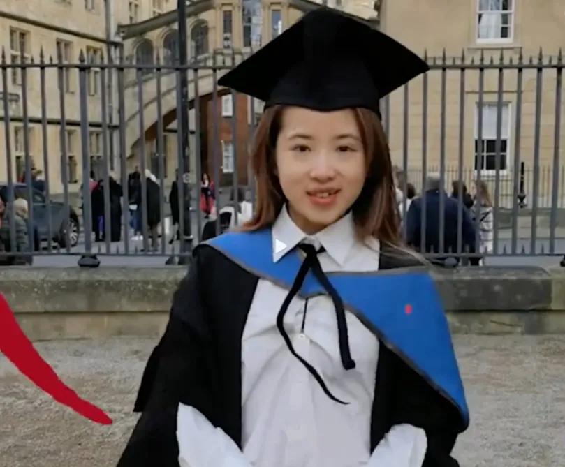 Nữ thạc sĩ toán học Đại học Oxford bị ném đá chỉ vì quá xinh đẹp Nữ thạc sĩ toán học Đại học Oxford bị ném đá chỉ vì quá xinh đẹp