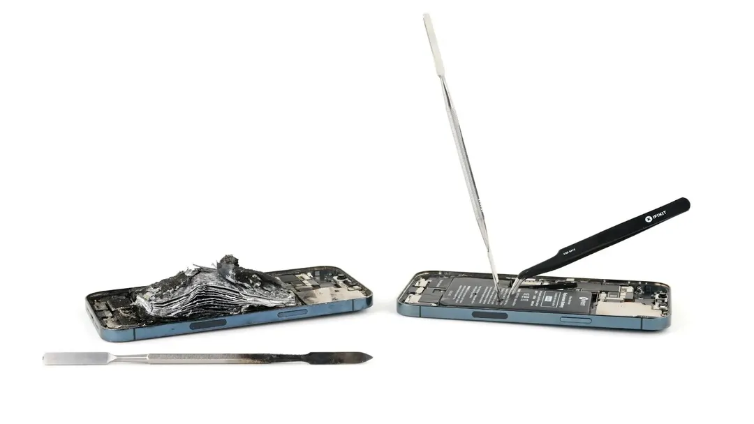 iFixit tiết lộ mẹo khiến pin điện thoại và laptop không thể cháy nổ iFixit tiết lộ mẹo khiến pin điện thoại và laptop không thể cháy nổ
