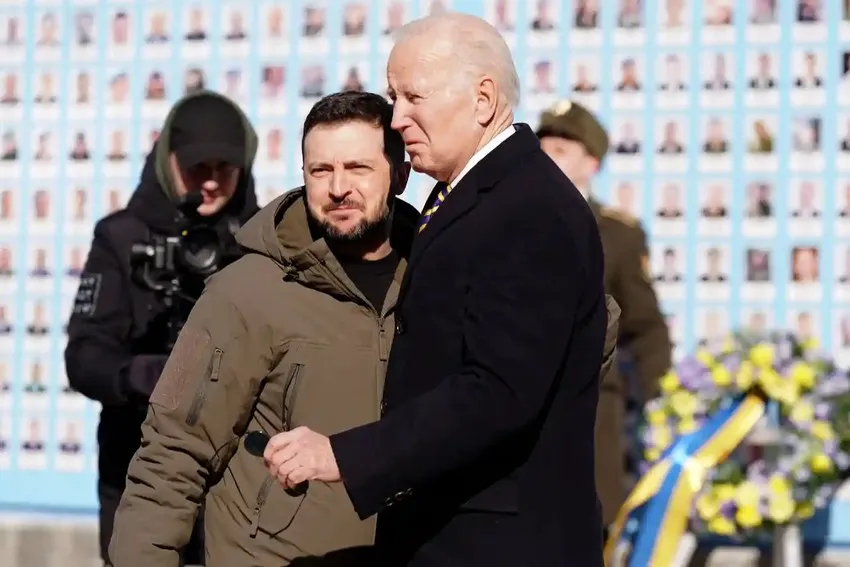 Ảnh độ nét cao: Zelensky cố kìm cảm xúc khi bất ngờ được gặp Biden ở Kiev Ảnh độ nét cao: Zelensky cố kìm cảm xúc khi bất ngờ được gặp Biden ở Kiev