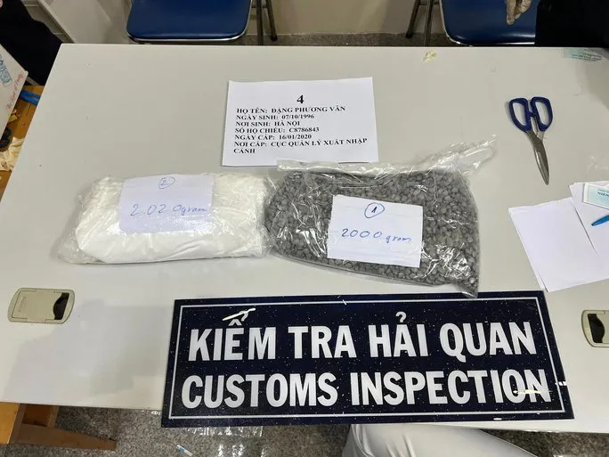 Thông tin mới nhất: Vụ 4 tiếp viên Vietnam Airlines mang 11,48 kg ma túy Thông tin mới nhất: Vụ 4 tiếp viên Vietnam Airlines mang 11,48 kg ma túy