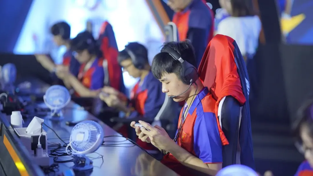ROG Phone 7 cùng PC Powered by ASUS là thiết bị thi đấu chính thức tại 3 môn eSports của SEA Games 32 ROG Phone 7 cùng PC Powered by ASUS là thiết bị thi đấu chính thức tại 3 môn eSports của SEA Games 32