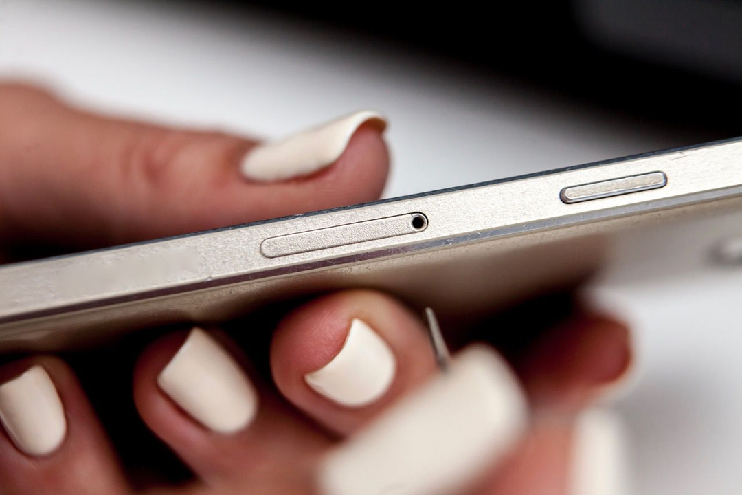 8 dấu hiệu nhận biết iPhone đã bị thay vỏ 8 dấu hiệu nhận biết iPhone đã bị thay vỏ